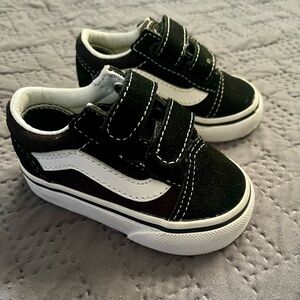 US TODDLERS 3.5 LIKE NEW VANS